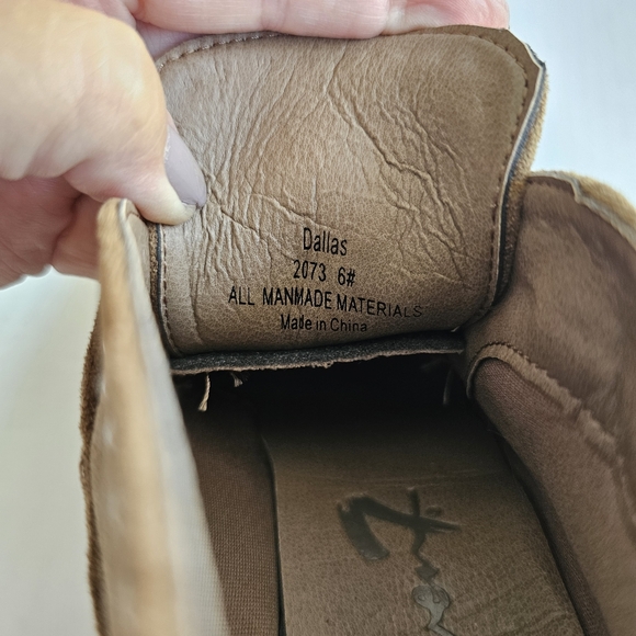 Seven7 Dallas ankle boots size 6 faux suede stud detail buckle western NWT - Picture 13 of 15